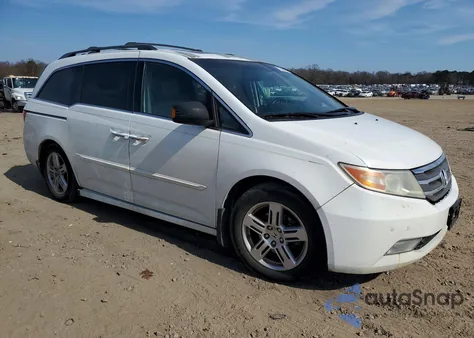 2011 Honda Odyssey Touring z USA, uszkodzony, nr VIN 5FNRL5H99BB038278